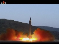 北朝鮮の弾道ミサイル発射を伝えるKCNAの映像（提供：KRT/AP/アフロ）