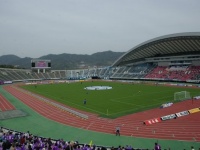 現在のサンフレッチェ本拠地・エディオンスタジアム（WAKA77さん撮影、Wikimedia Commonsより）