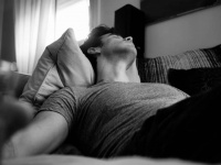 1年のうち300日間眠り続ける。重度の睡眠障害を持つ男性