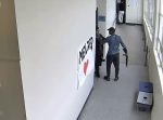 一人の生徒がショットガンを持って学校に侵入⇒その時先生は…