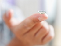 GENKINGがオネエかどうかは「指を見ればわかる。カラコン入れている男性はほぼオネエ」