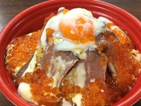 ローストビーフ×イクラ...だと？　和食レストラン「ごちそう村」で、ハラハラドキドキの「ガチャ丼」始まる