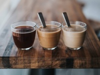 砂糖をくわえても毎日コーヒーを適量飲むと死亡リスクが減少する