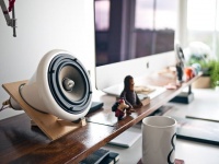 音楽を聴きながら仕事をすると効率が上がる「スピードも正確さもアップ」－研究結果