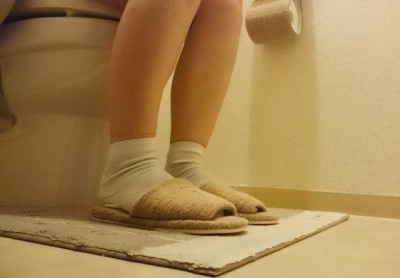 デート中、「大のほう」で彼を長時間待たせてしまった時の「女子の言い訳」4選