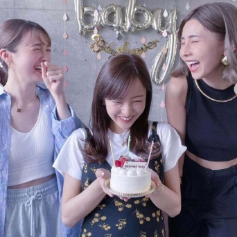 インスタグラム：板野友美(@tomo.i_0703)より