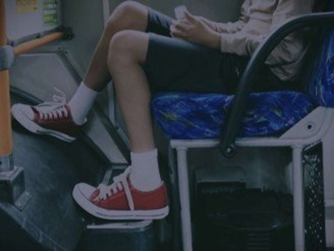 バス通学の途中に...(画像はイメージ)