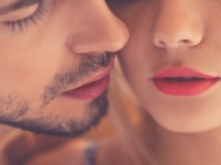 ムードぶち壊しっ!!　彼女がデート中にしたらイヤなのは「げっぷ」or「おなら」？