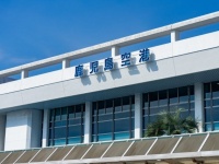 「空港の売店で4人の店員に囲まれた私。お土産について尋ねたら、四方へ散り散りになって！？」（愛知県・30代女性）