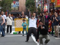 挑戦者求ム！「カンフーシューズ飛ばし世界大会」横浜中華街で開催　...ってナニその大会？主催者を直撃してみた