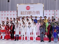 出演者発表会見にも登壇（左端9人がAqours 、右端6人が刀剣男士。11月14日撮影）