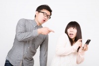 別れた彼氏からお金の要求！ 「デート代を返せ」と言われた時の対処法