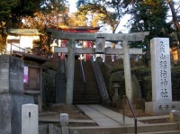久我山稲荷神社（Kamemaru2000さん撮影、Wikimedia Commonsより）