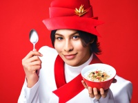 【ラウール】TVCM・初単独出演！　カルビー『フルグラ(R)』新CM公開！！　「うちのお皿を洗ってくれる人を募集しています」