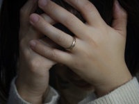 「つわりで体調が悪い中、満員電車で通勤していた私。駅のベンチで休んでいたら、隣にいた女性客が...」（東京都・30代女性）