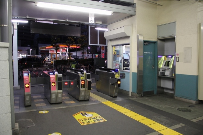 スタート地点は駅務室前