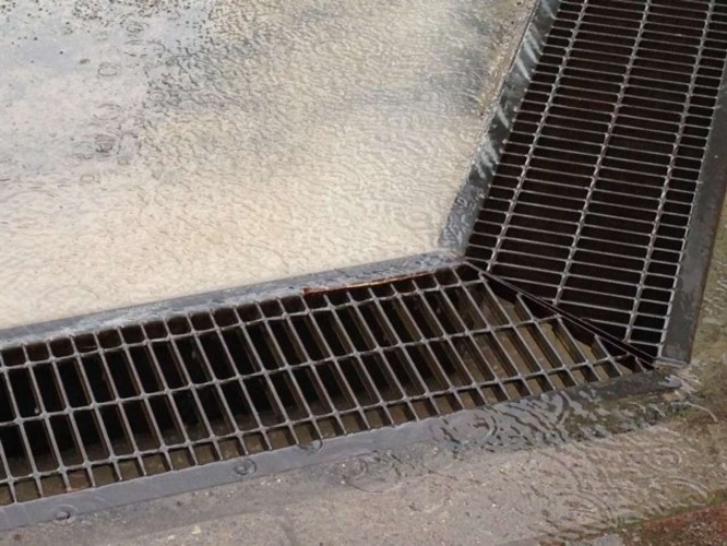 雨の日の運動会で（画像はphotoAC）