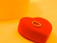 既婚だと接し方が変わる!?　女性の指輪が気になる、男性のホンネ