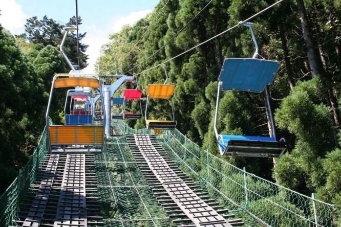 高尾山のリフト(画像は高尾登山電鉄鉄道部提供)