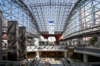 もてなしドームに掲げられたタペストリー（金沢市画像オープンデータより）