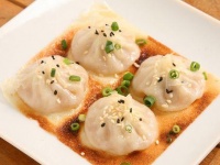 羽根つき焼小籠包専門店