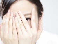 えーっと……。テレビで生理の話題やCMが流れて気まずい思いをしたエピソード13