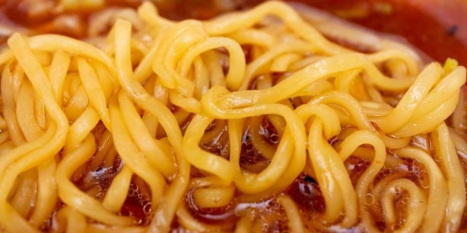 しっとり食感が特徴のノンフライ麺