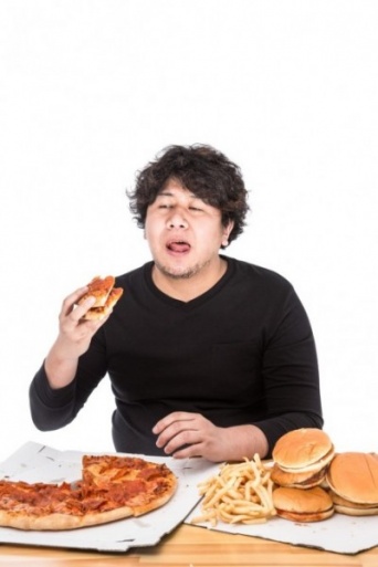 暴飲暴食？　食欲減退？　精神的に滅入ったとき、みんなの食欲はどうなる？