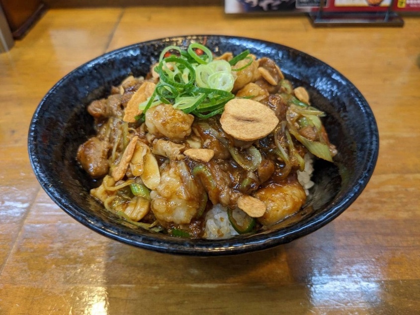 伝説のすた丼屋「豪快Ｗホルモンすたみな焼肉丼」
