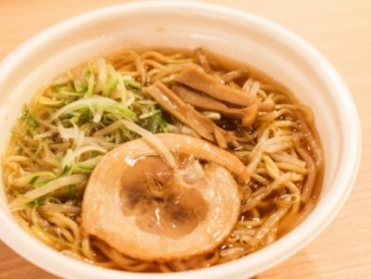 セブン-イレブンのラーメンが本格的に！　「新・熟成麺」とスープの一体感が絶妙