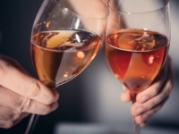 男子へのお願い。女子がデートで行きたいのは、照明が「明るいお店」or「暗めお店」？