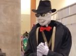 これは本物の透明人間！？頭も胴体も中身がないコスプレが凄すぎて怖い…。