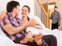 妻の不倫で離婚！　夫がほしい慰謝料はいくら？　「1億円もらっても許さない」ほか