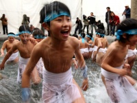 本田選手の誕生会でふんどし姿の槙野選手。宇佐美選手は「こうはならないようにしよう」