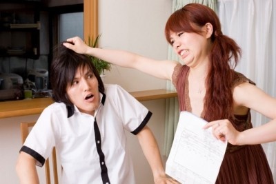 浮気かよ!?　彼氏の家で「女性がドン引きしたこと」4つ