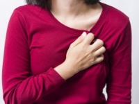 【医師監修】乳がんになりやすい人の特徴って？　乳がんのセルフチェックの仕方