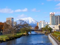 岩手山と北上川（ Noriko YAMAMOTOさん撮影,Flickrより）