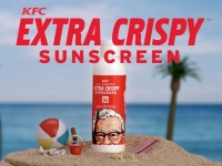 【衝撃】KFCが「フライドチキンフレーバー」の日焼け止めを開発