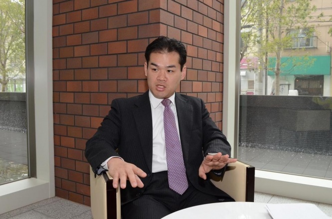 『ひとつ上の思考法』の著者、安澤武郎さん