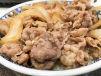 男性が支持するコスパの高い外食チェーンランキング　2位「吉野屋」1位は？