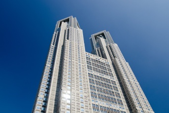 勤務する小学校で『女子児童にわいせつ行為』　女子生徒を「アダルトショップ」に連れて行くなど…　計8人の教諭を懲戒処分