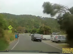 あわや大惨事！歩行者と自動車の衝撃の瞬間！