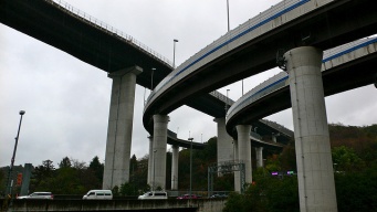 阪神高速道路（Satoshi KAYAさん撮影、Flickrより）