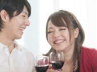なんでやねんって、カワイイッ!?　「ツッコミ」VS「ボケ」付き合うなら、どちらの女子がいい？