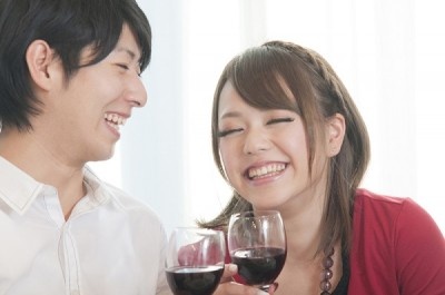 なんでやねんって、カワイイッ!?　「ツッコミ」VS「ボケ」付き合うなら、どちらの女子がいい？