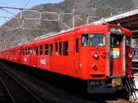しなの鉄道「コカ・コーララッピング電車」（画像提供：しなの鉄道）