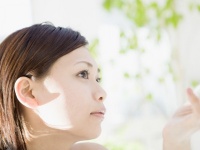 花粉による肌荒れ？　それともニキビ？　女性が「皮膚科」に行ったときの理由とは