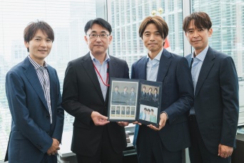 「 ２０ｔｈ　Ｃｅｎｔｕｒｙ 」初のフレーム切手セット　７/８～発売！！　井ノ原は「まだ信じられない気持ちです」