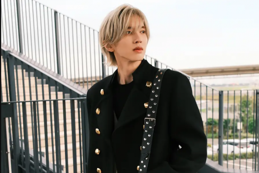 道枝駿佑(なにわ男子)パリへ出発！　『ヴァレンティノ』　【最新ルック＆アクセサリー】をまとい…