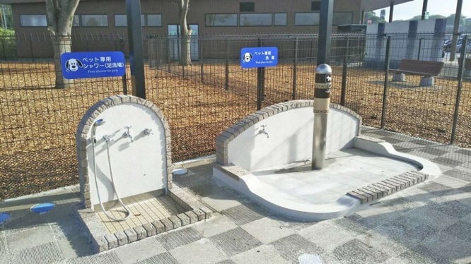 高速道路のサービスエリアにも（画像は信建工業より）